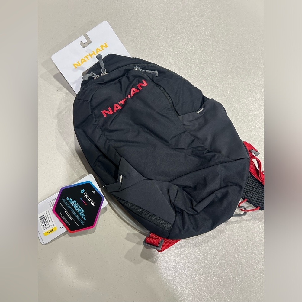 Nathan Limitless Run 8 L Hydration Sling Bag Backpack Black Red NWT Water Vest